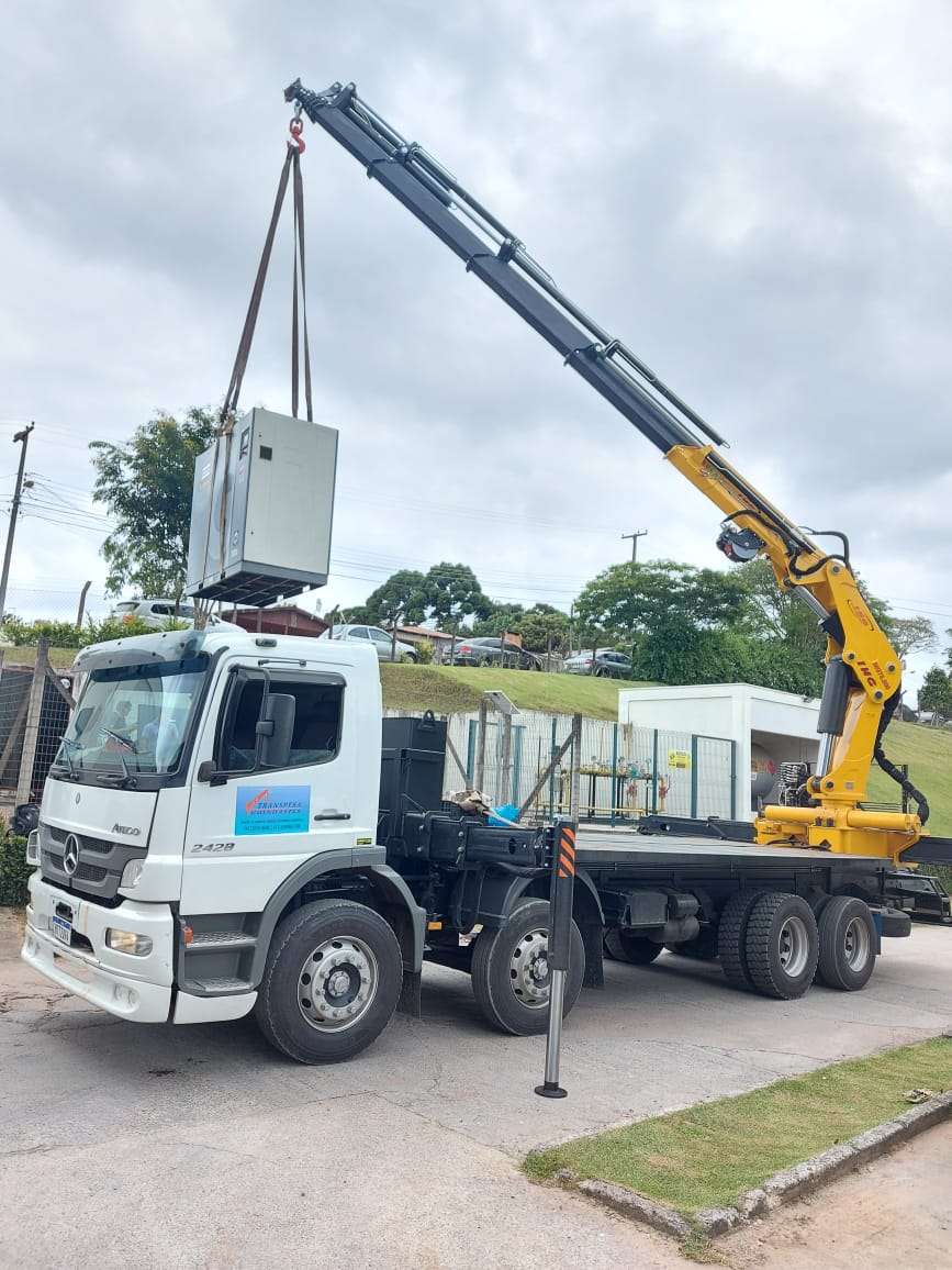 Guindaste Articulado Para Transporte De Equipamentos??